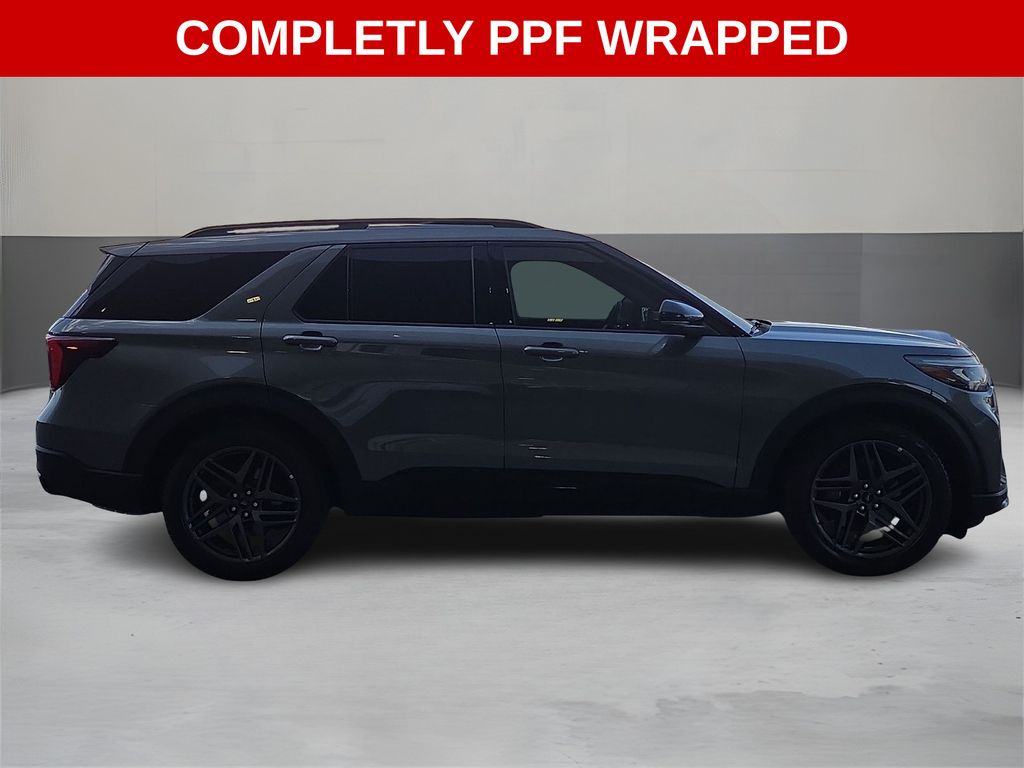 2025 Ford Explorer ST Image 3 of 12