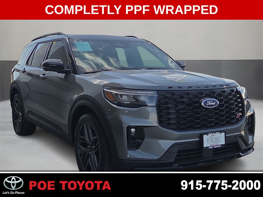 2025 Ford Explorer ST Image 2 of 12