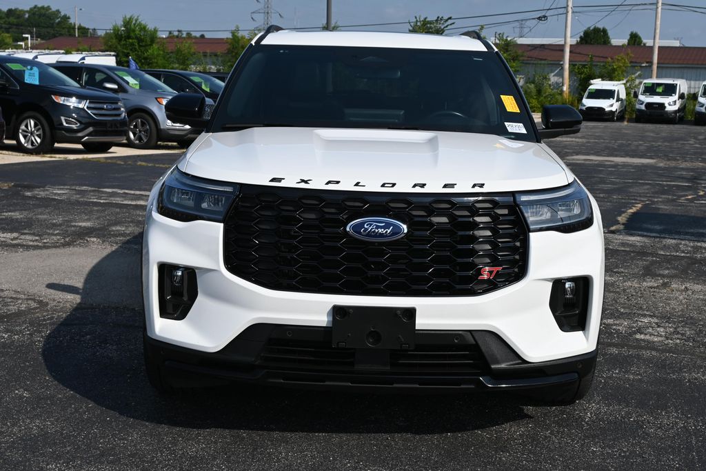 2025 Ford Explorer ST Image 2 of 48