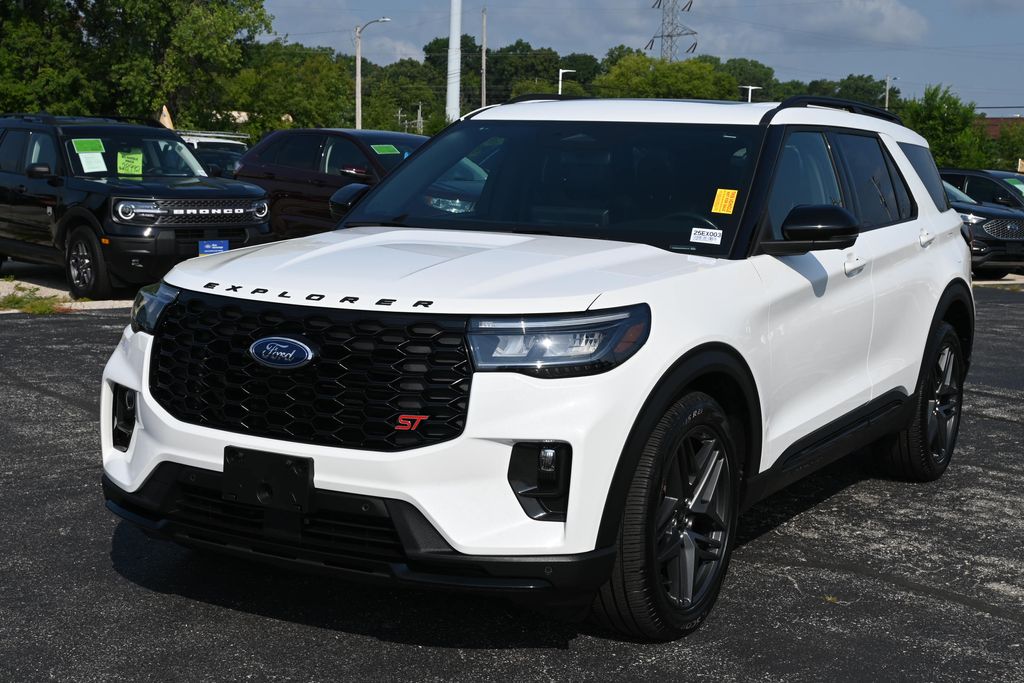 2025 Ford Explorer ST Image 1 of 48