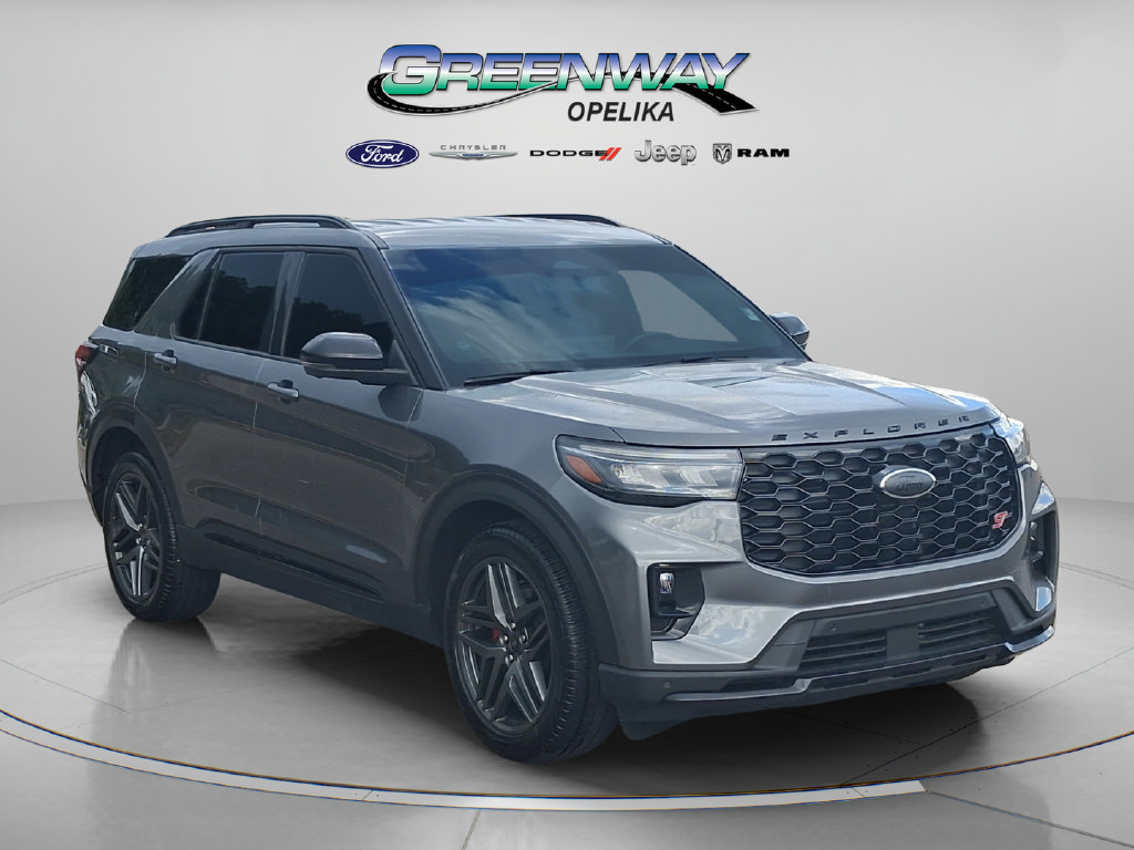 2025 Ford Explorer ST Image 3 of 34