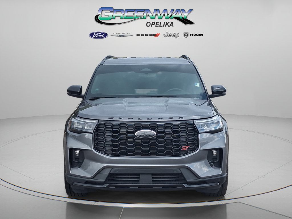 2025 Ford Explorer ST Image 2 of 34