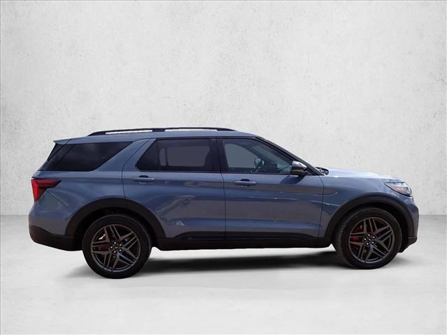 2025 Ford Explorer ST Image 3 of 28