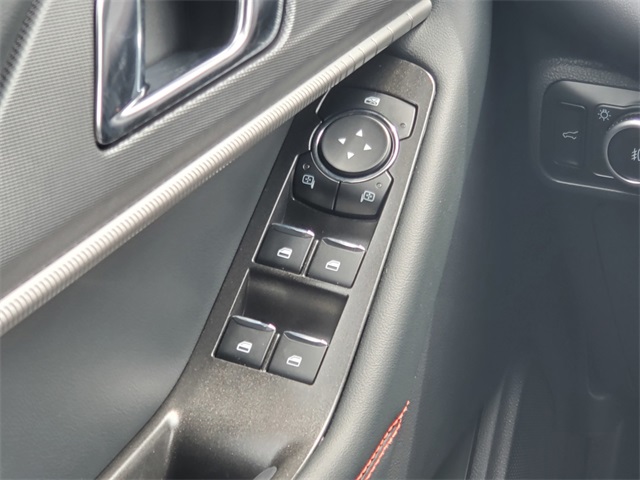 Vehicle image 26 of 36