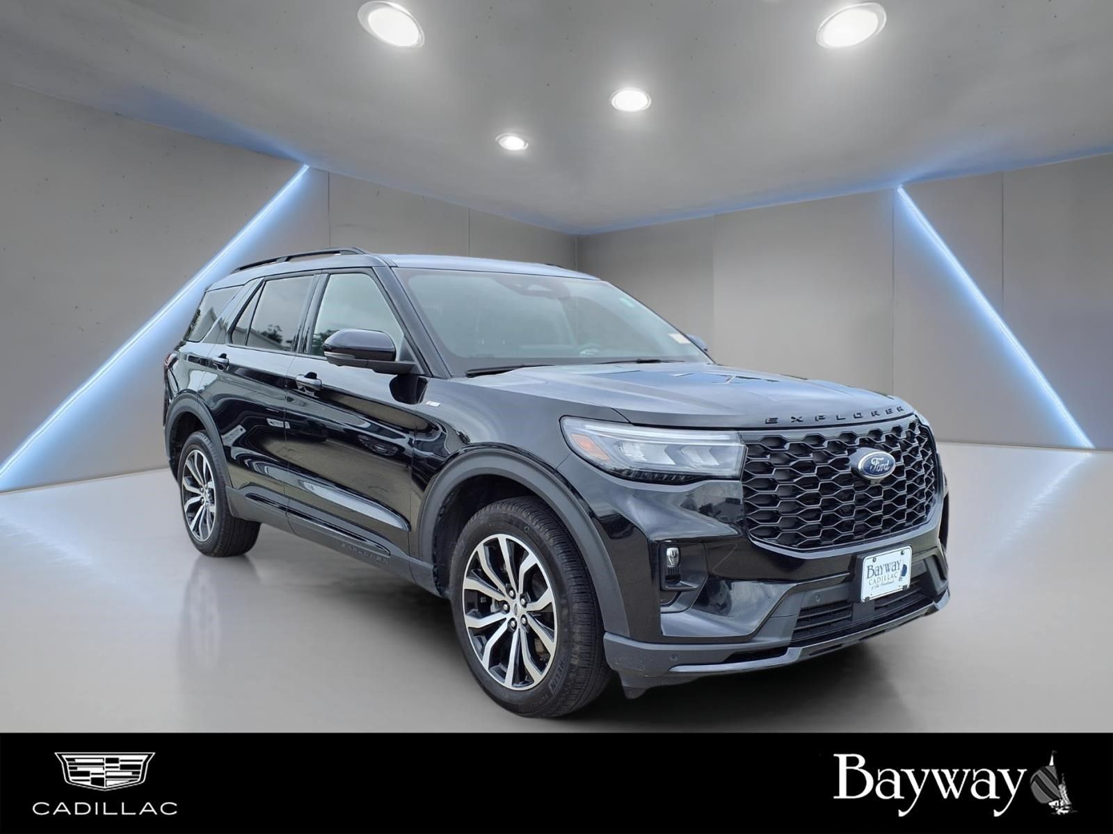 2025 Ford Explorer ST-Line Image 3 of 26