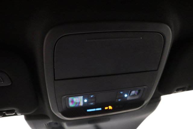 Vehicle image 24 of 32
