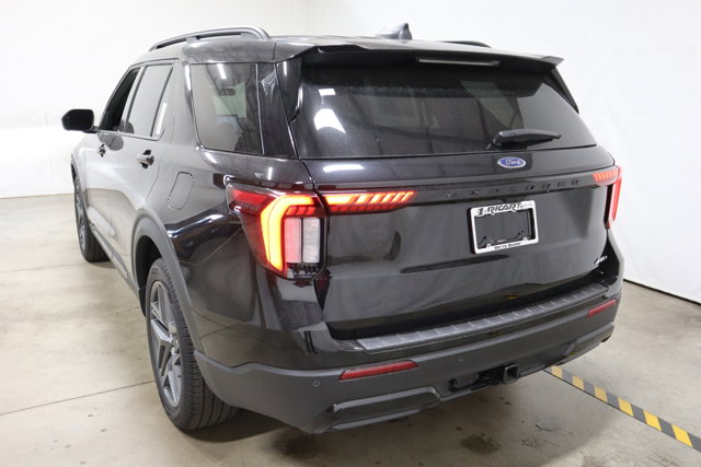 Vehicle image 4 of 32