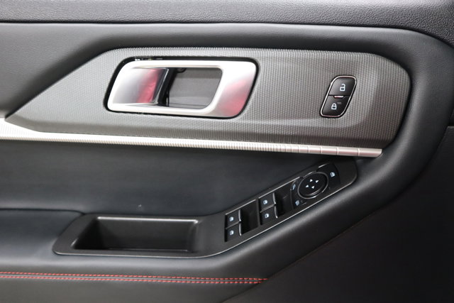 Vehicle image 9 of 32
