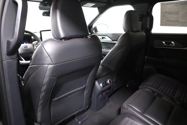 Vehicle image 11 of 32