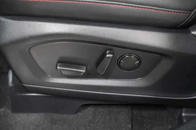 Vehicle image 10 of 32
