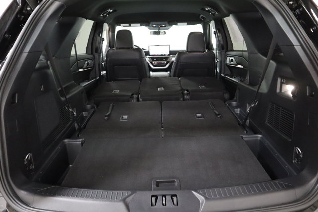 Vehicle image 8 of 32