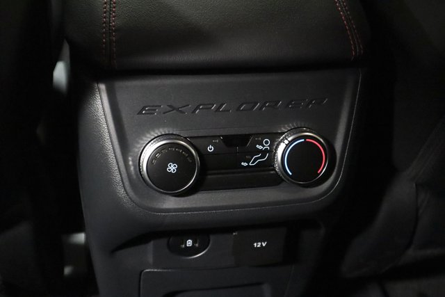 Vehicle image 13 of 32