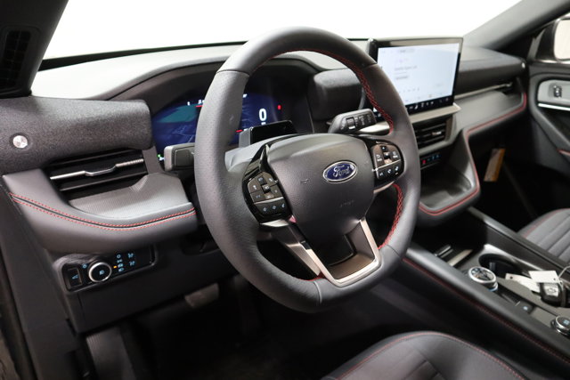 Vehicle image 14 of 32