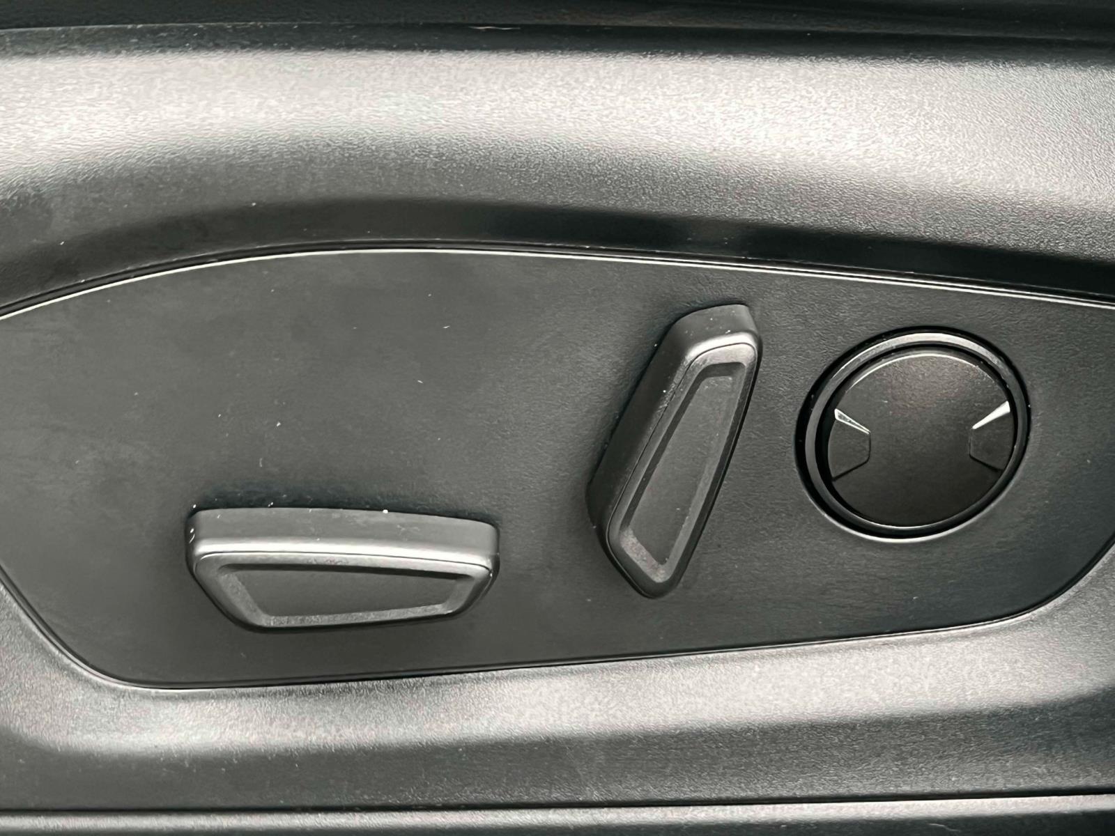 Vehicle image 13 of 29