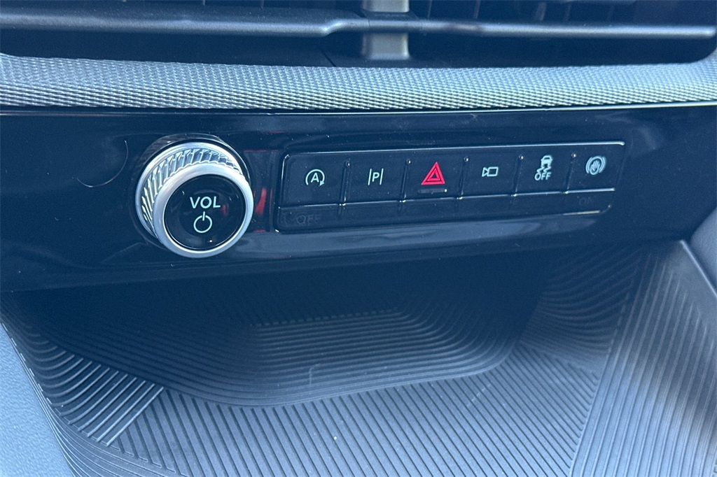 Vehicle image 26 of 29
