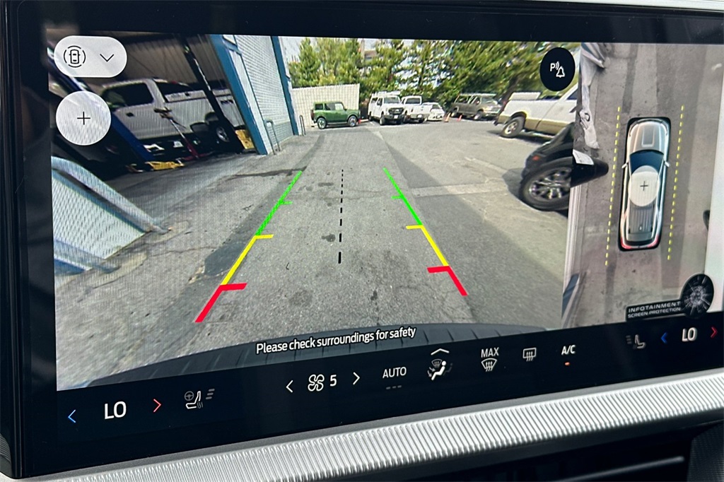 Vehicle image 23 of 29