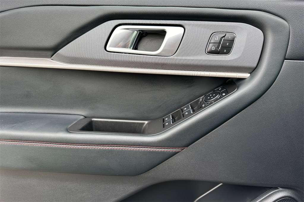 Vehicle image 24 of 29