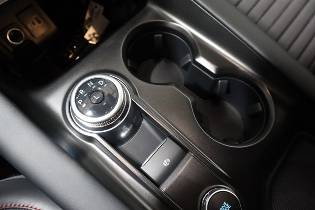 Vehicle image 25 of 33