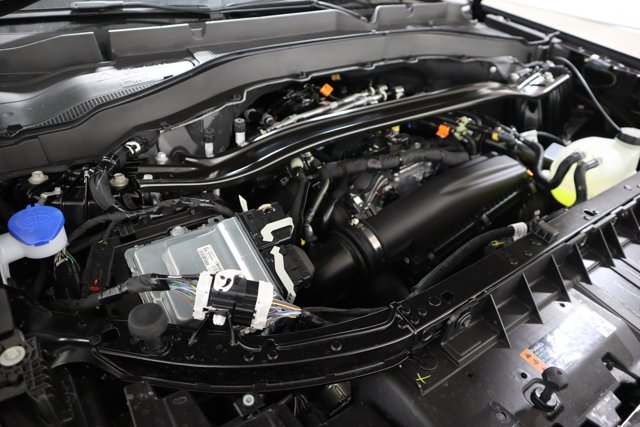 Vehicle image 27 of 33