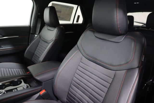 Vehicle image 15 of 32