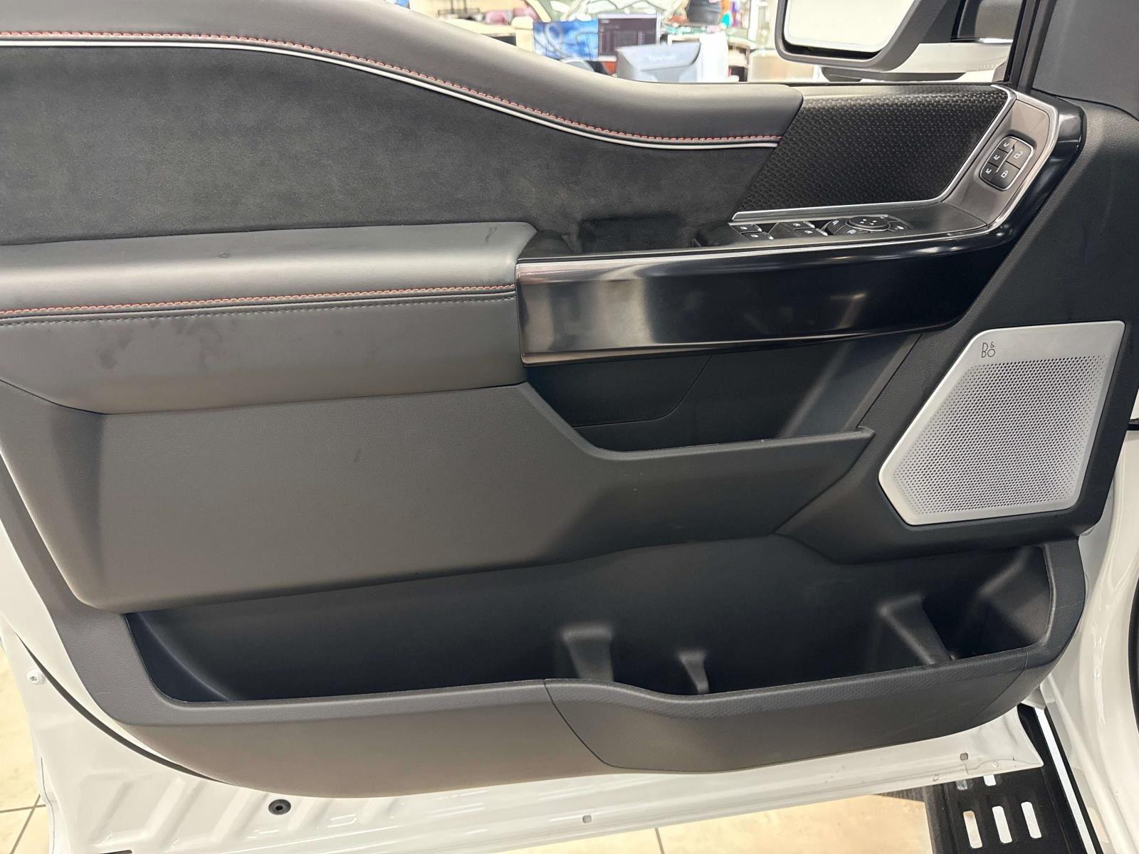 Vehicle image 31 of 57