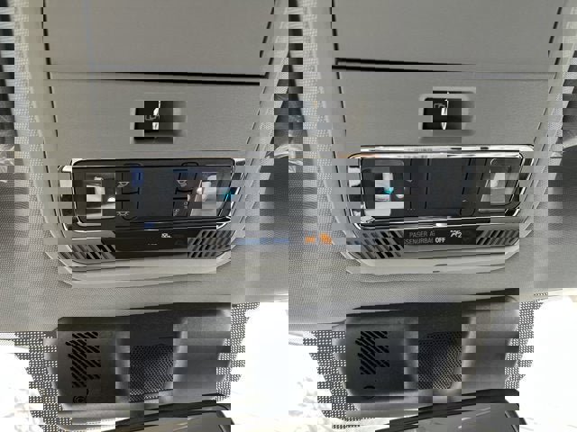 Vehicle image 15 of 18