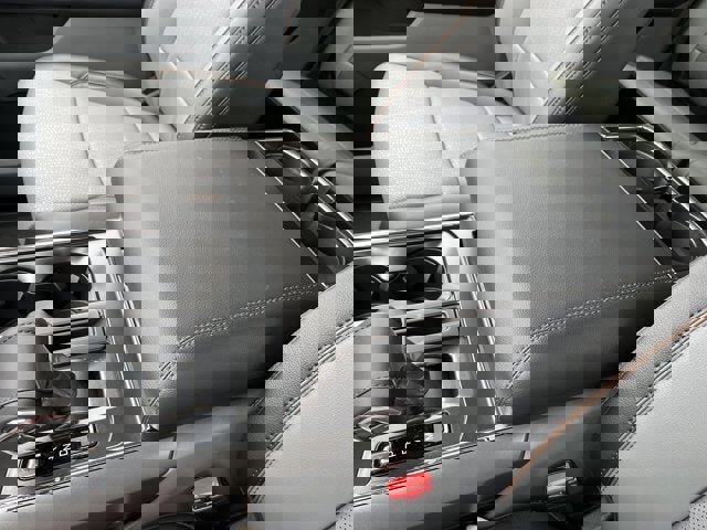 Vehicle image 12 of 18
