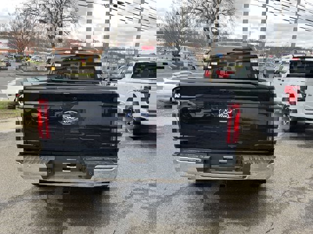 Vehicle image 4 of 18