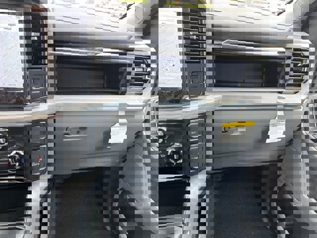 Vehicle image 14 of 18