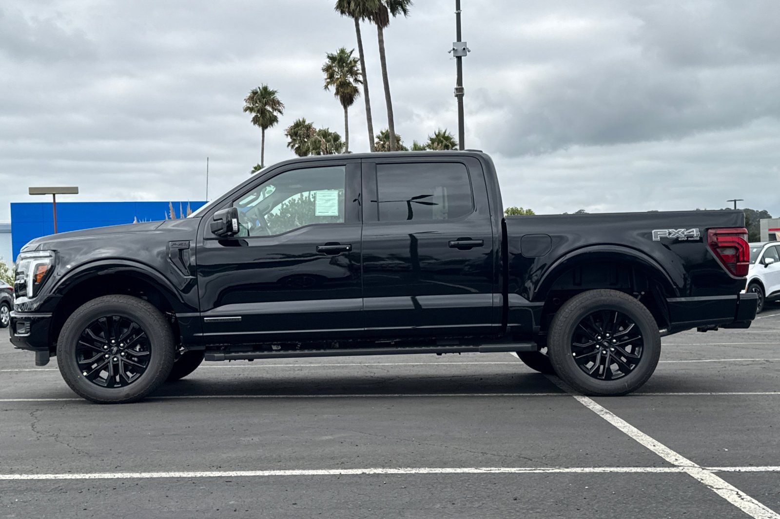 2025 Ford F-150 Lariat Image 9 of 27