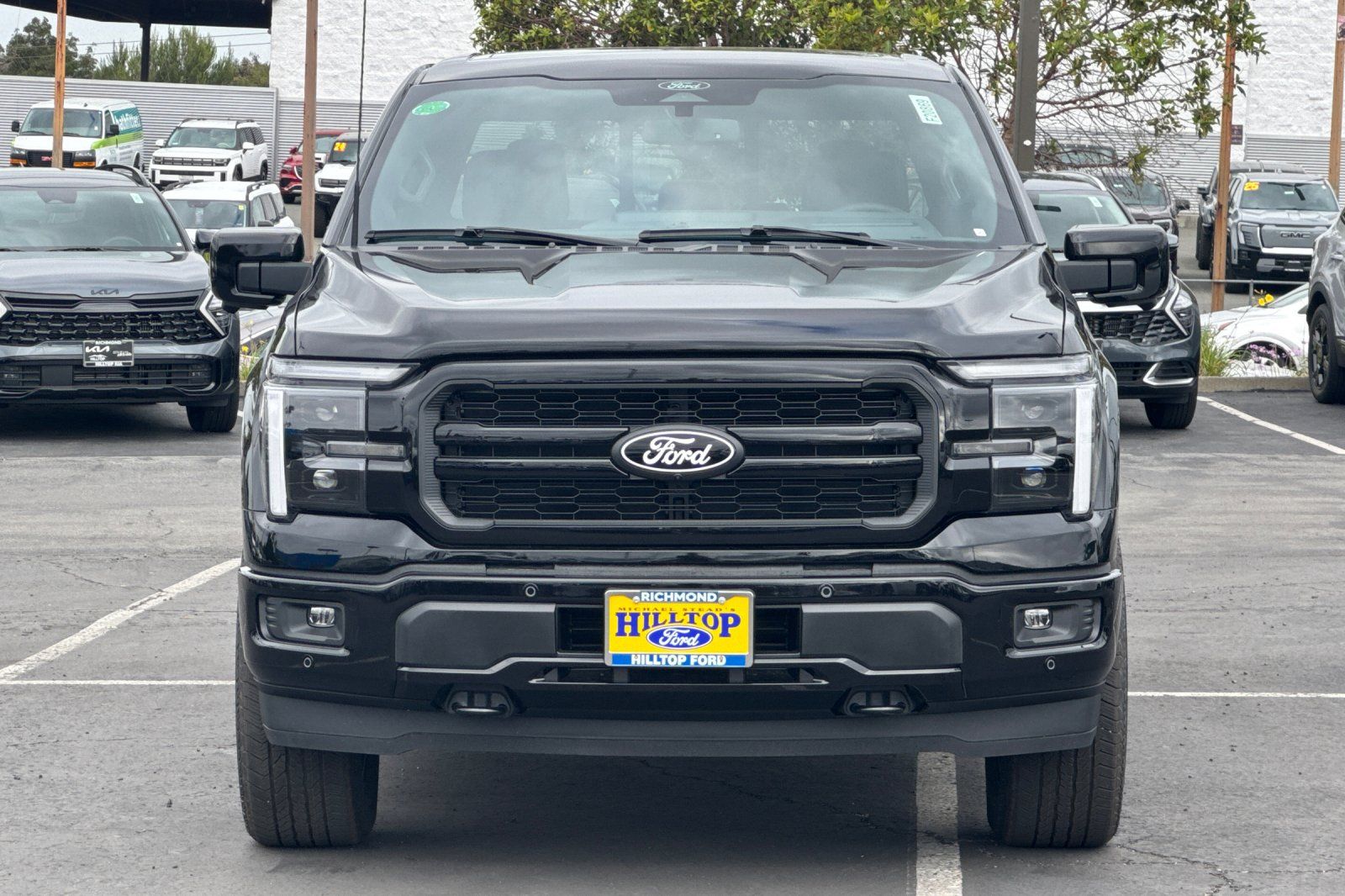2025 Ford F-150 Lariat Image 2 of 27