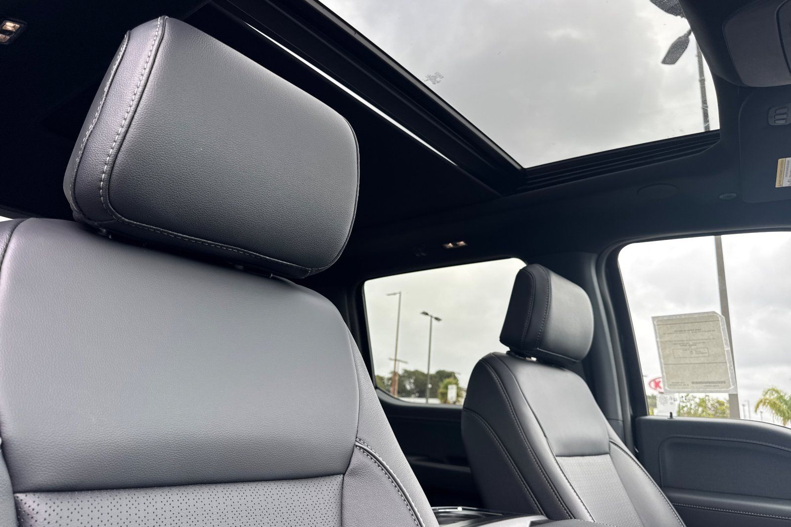 2025 Ford F-150 Lariat Image 12 of 27