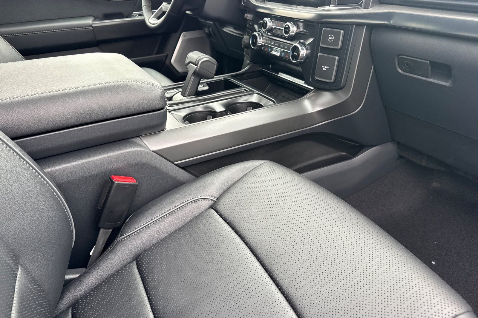 2025 Ford F-150 Lariat Image 22 of 27