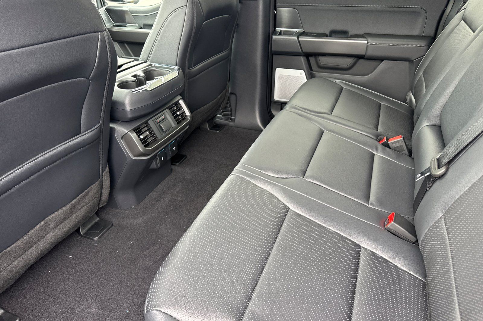 2025 Ford F-150 Lariat Image 11 of 27