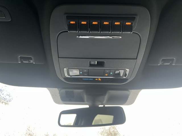 Vehicle image 37 of 51