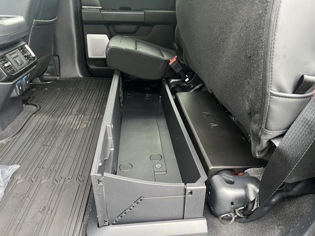 Vehicle image 27 of 51