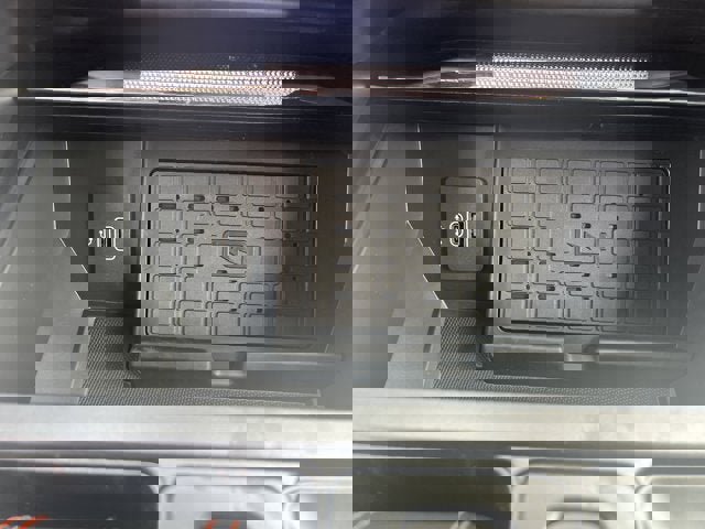 Vehicle image 18 of 25