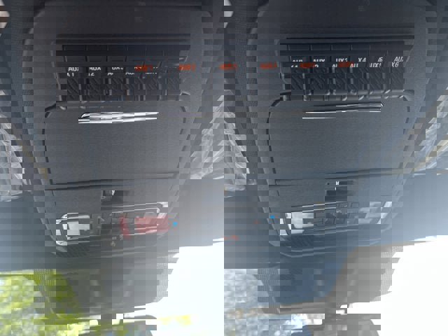 Vehicle image 22 of 25