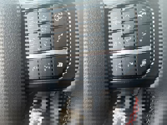 Vehicle image 21 of 25