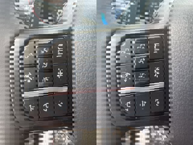 Vehicle image 19 of 25