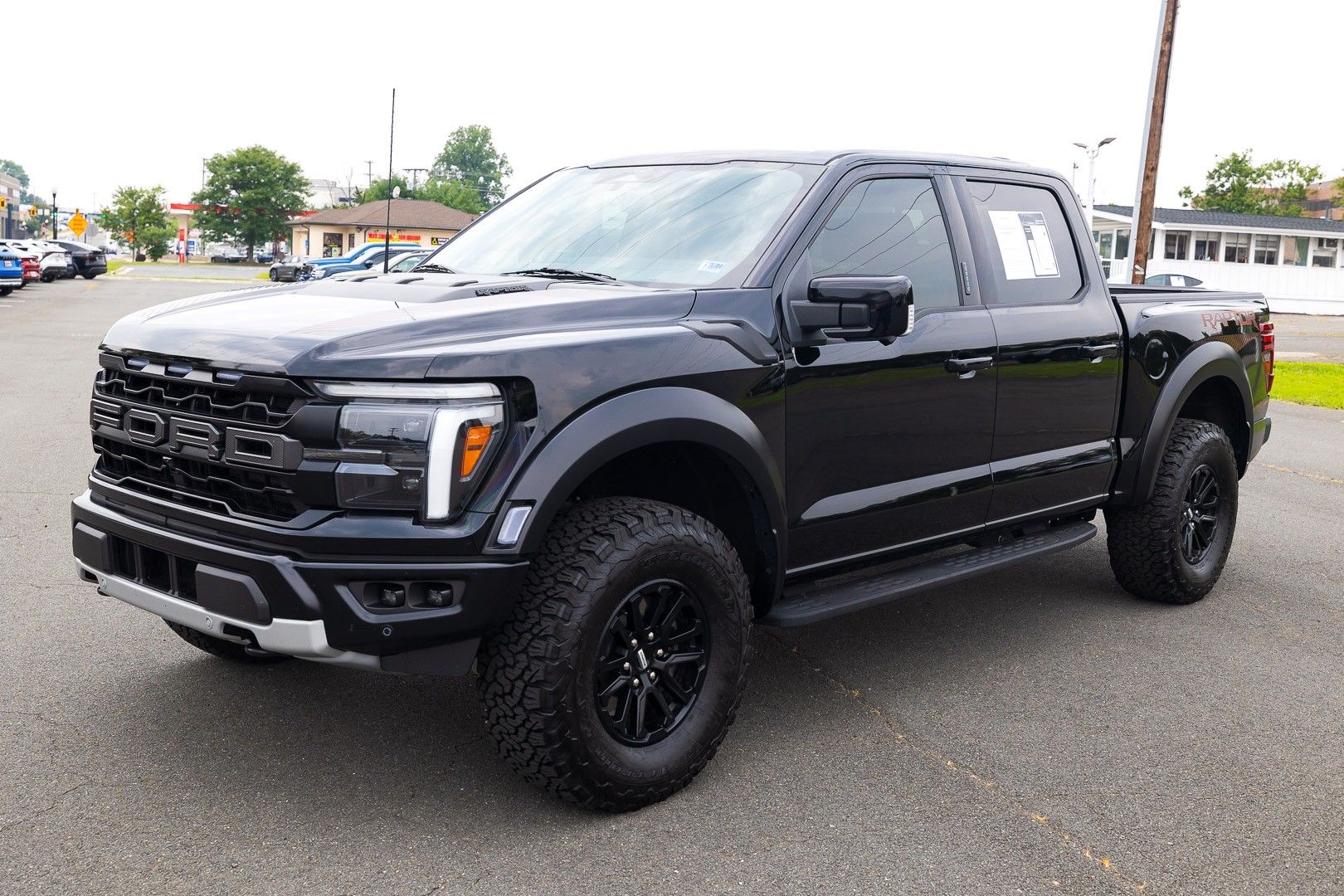 2025 Ford F-150 Raptor Image 1 of 32