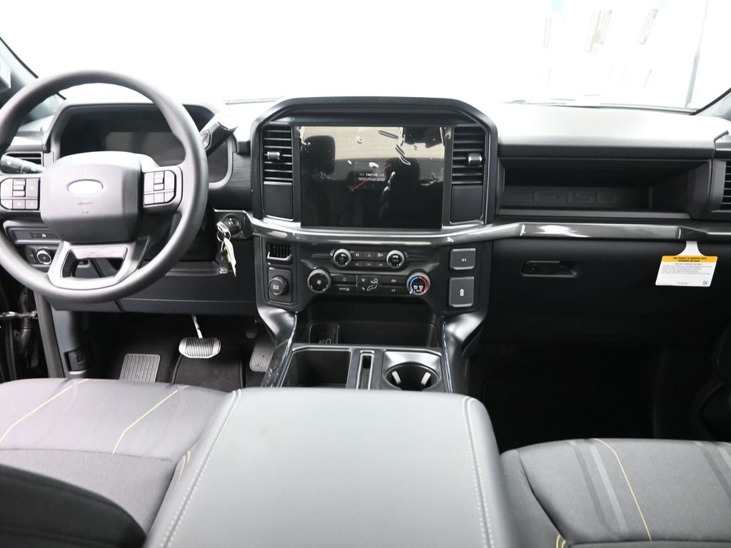 Vehicle image 21 of 32