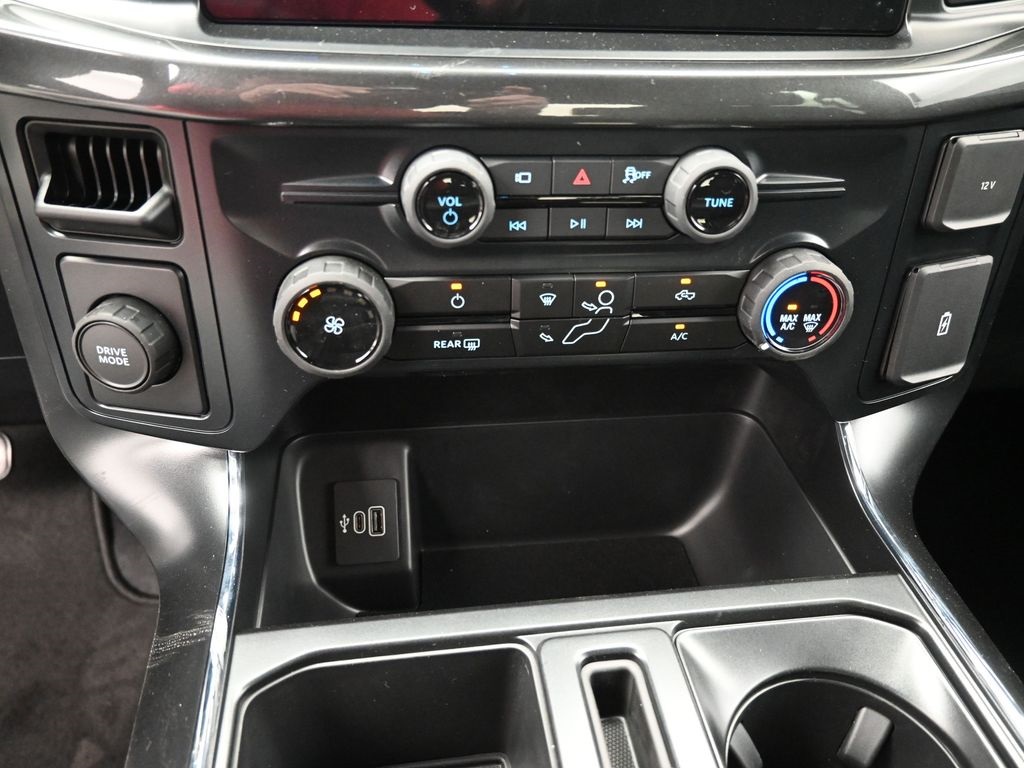 Vehicle image 16 of 32