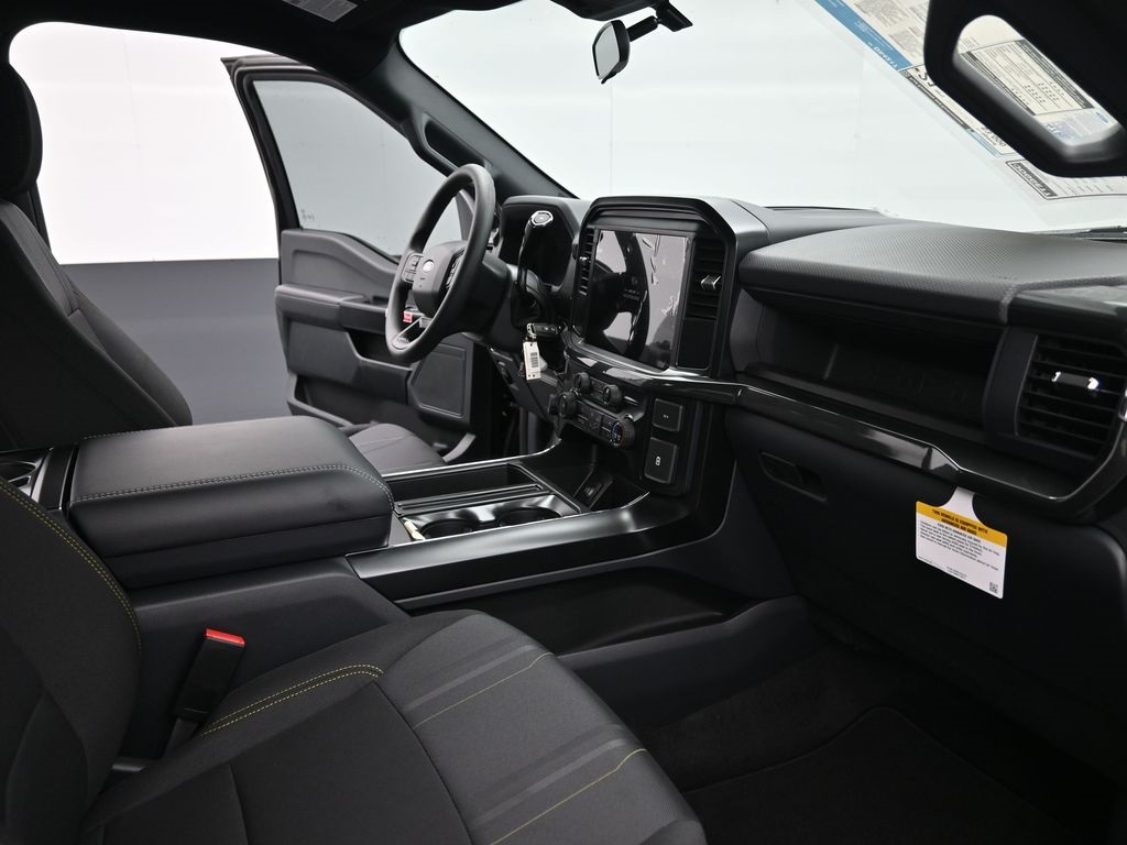 Vehicle image 27 of 32