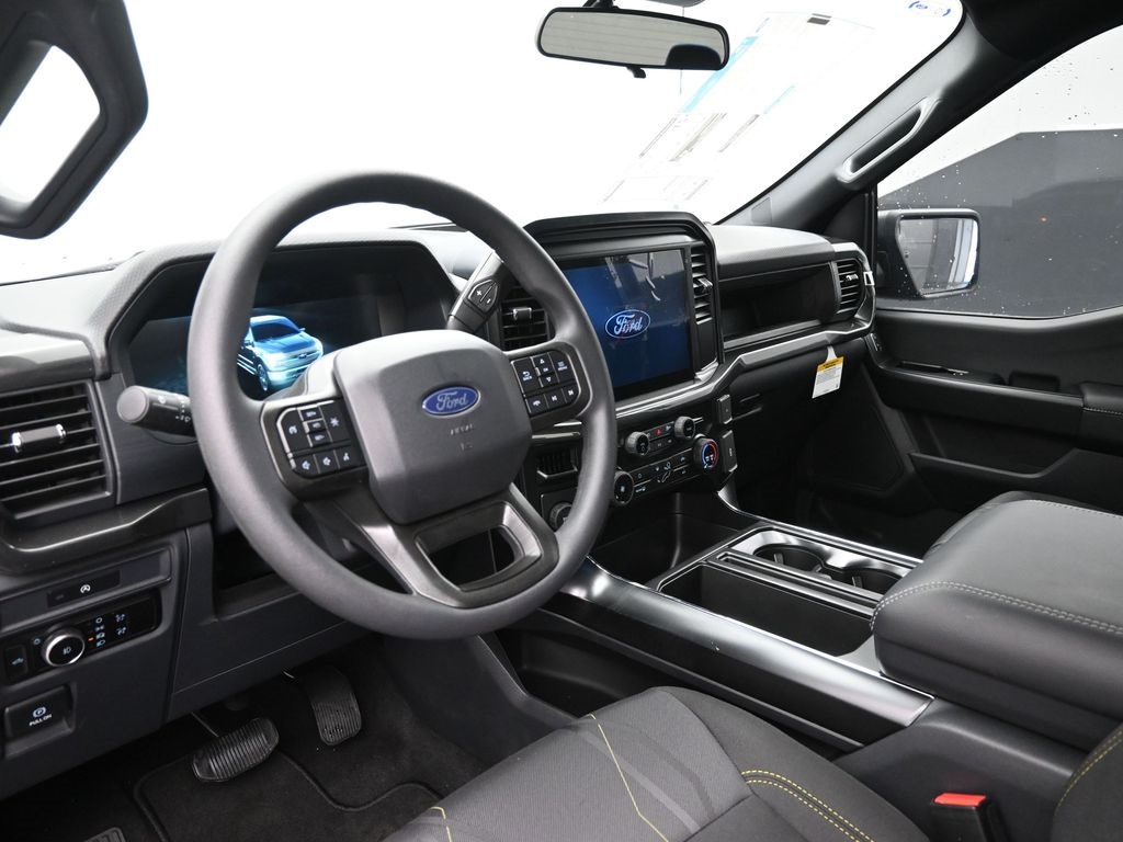 Vehicle image 23 of 32