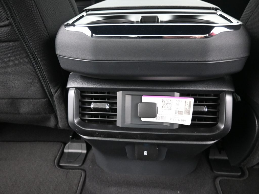 Vehicle image 20 of 32