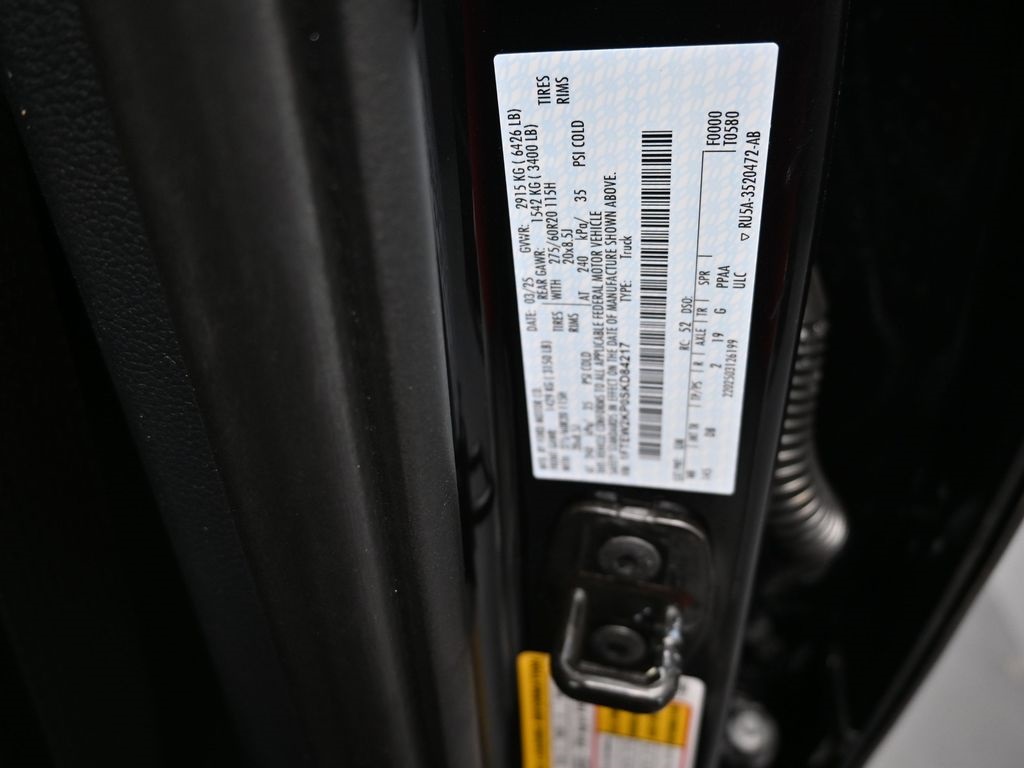Vehicle image 24 of 32