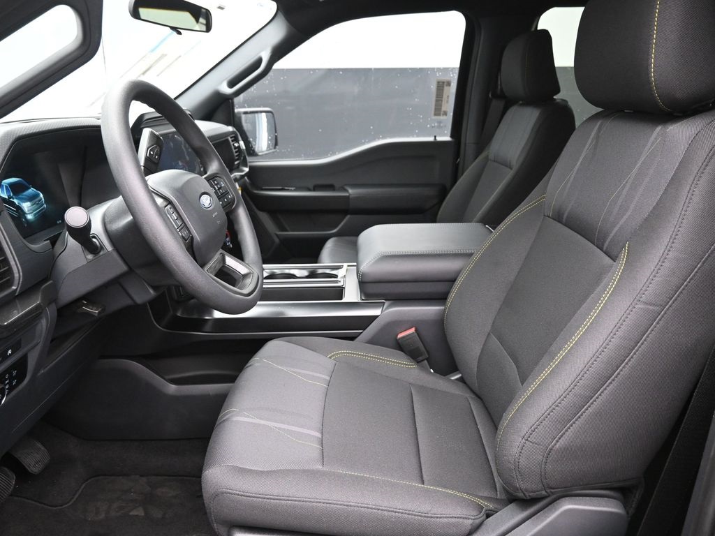 Vehicle image 22 of 32