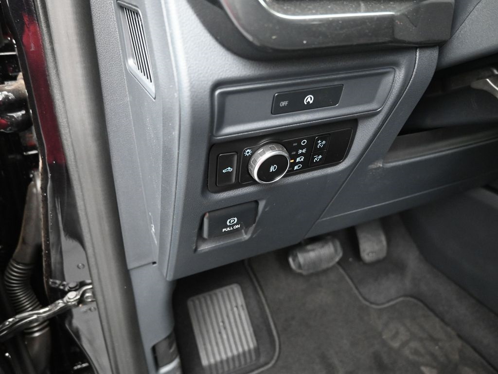 Vehicle image 19 of 32