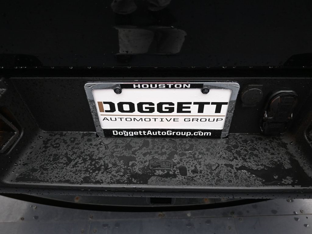 Vehicle image 26 of 32